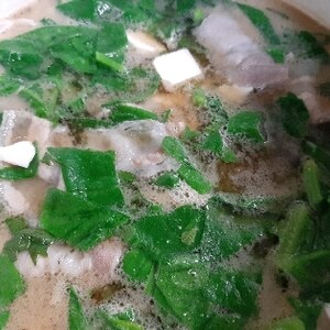 豆腐と豚肉つるむらさきの味噌汁